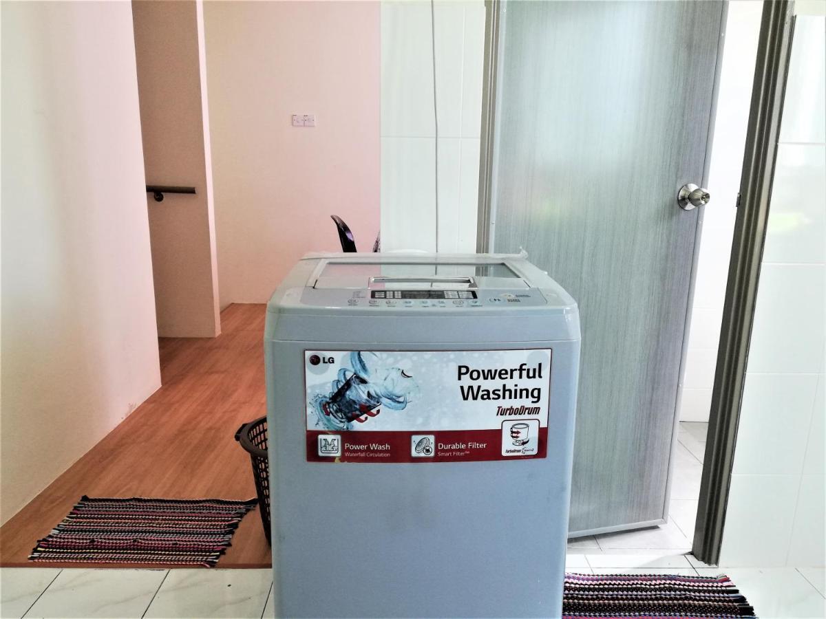 Hornbill Homestay Samarahan Kota Samarahan Exteriör bild