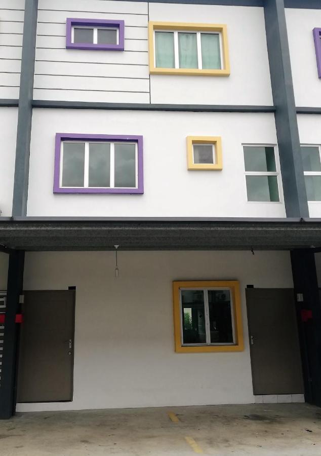 Hornbill Homestay Samarahan Kota Samarahan Exteriör bild